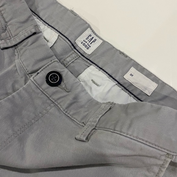 GAP shorts 32 - Picture 2 of 3